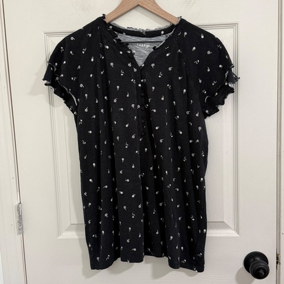 torrid Tops - Torrid Henley Top Womens 1 Black Floral Short Sleeve 1X Cottagecore Casual Ditsy